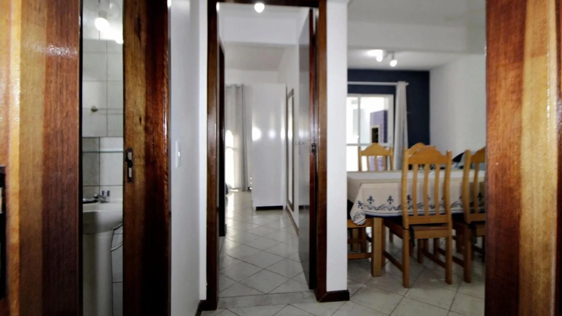 1031 - Apartamento Para Locacao Em Bombinhas - Residencial Solar Das Bromelias Apto 157 0*,