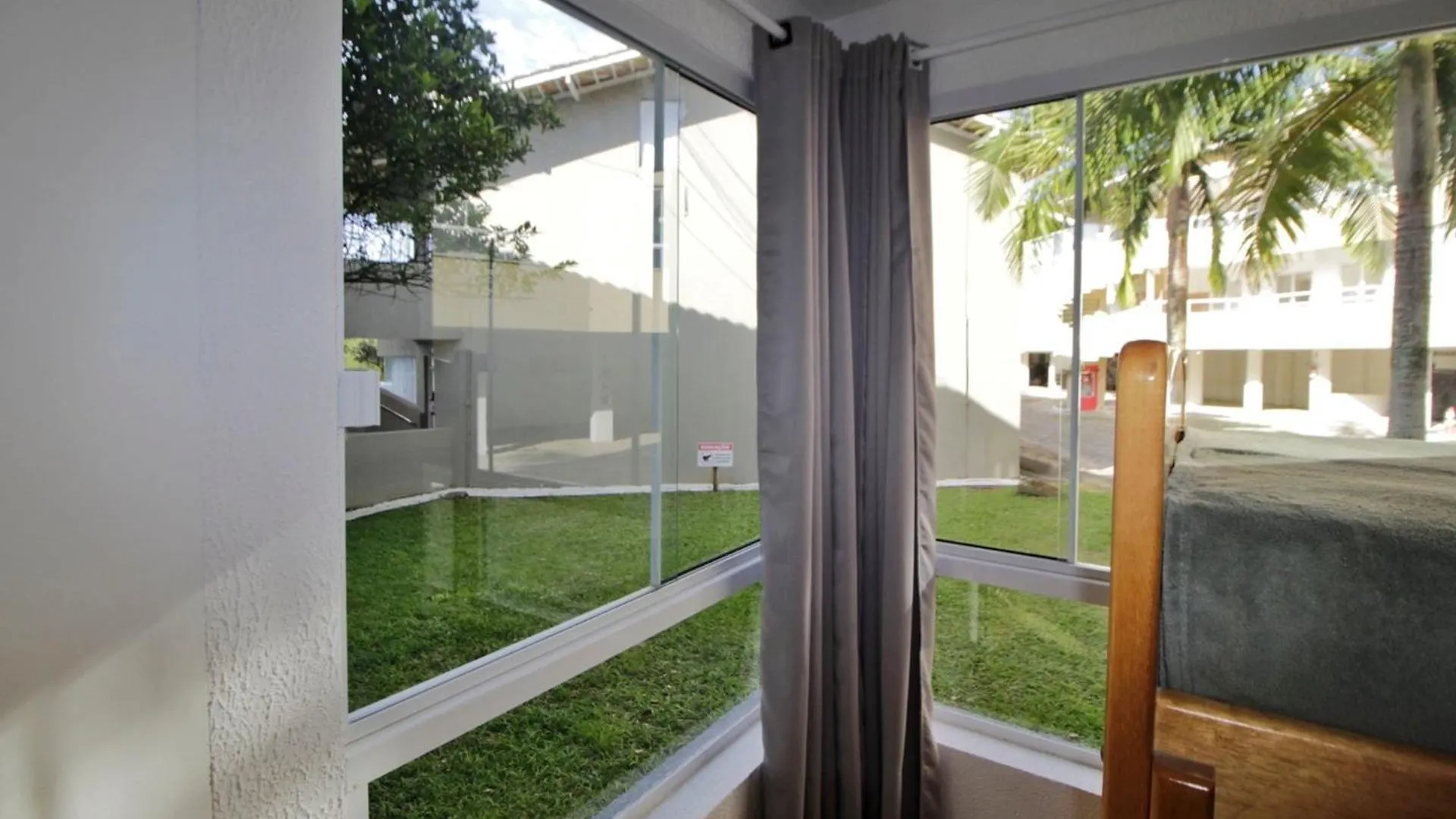 1031 - Apartamento Para Locacao Em Bombinhas - Residencial Solar Das Bromelias Apto 157 Apartament